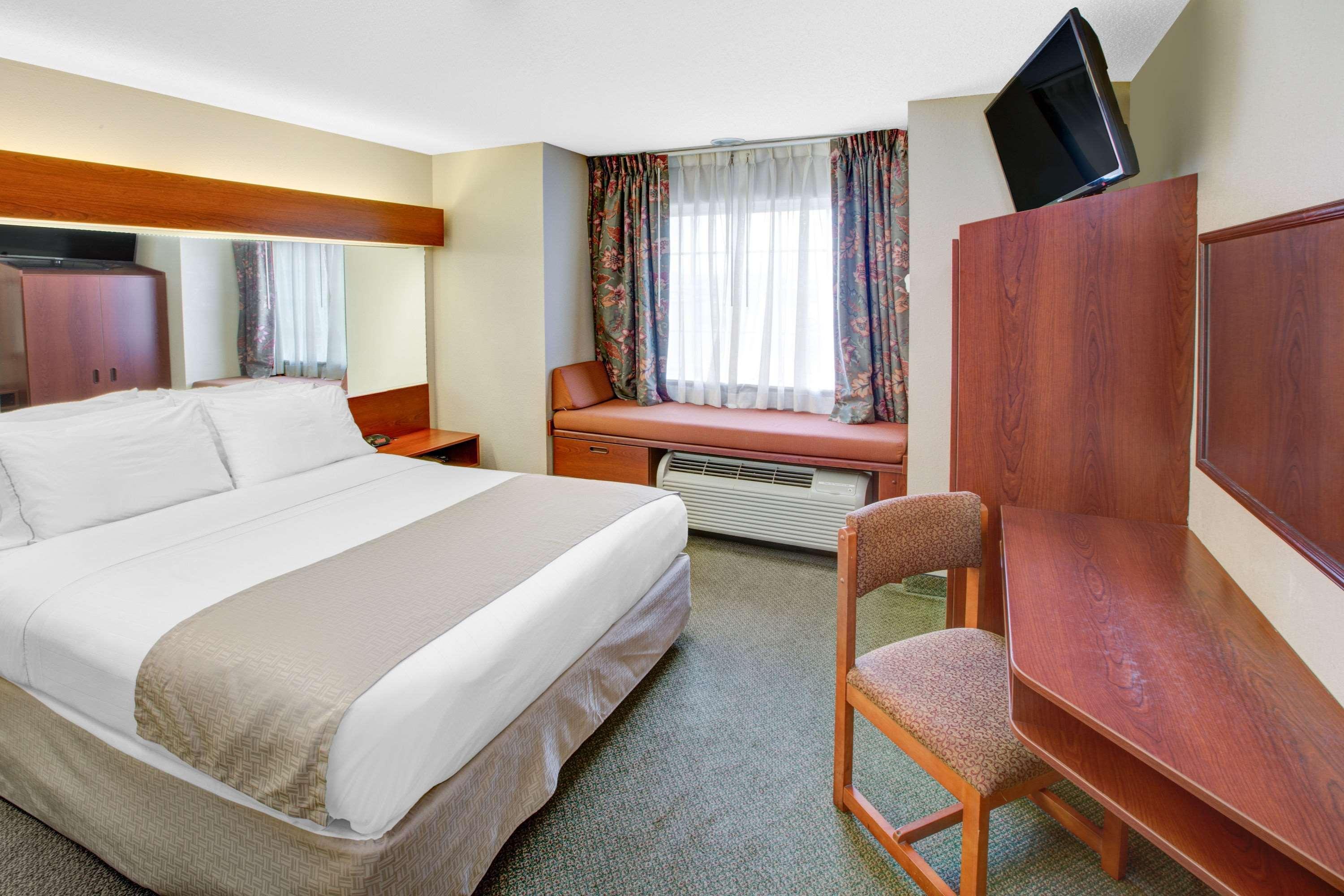 Microtel & By Wyndham Hotel 2*