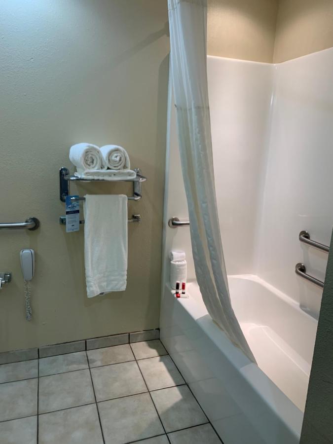 Microtel & By Wyndham Hotel 2*